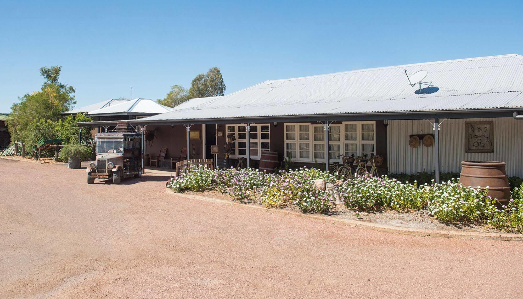 Saltbush Retreat Villa Longreach Buitenkant foto