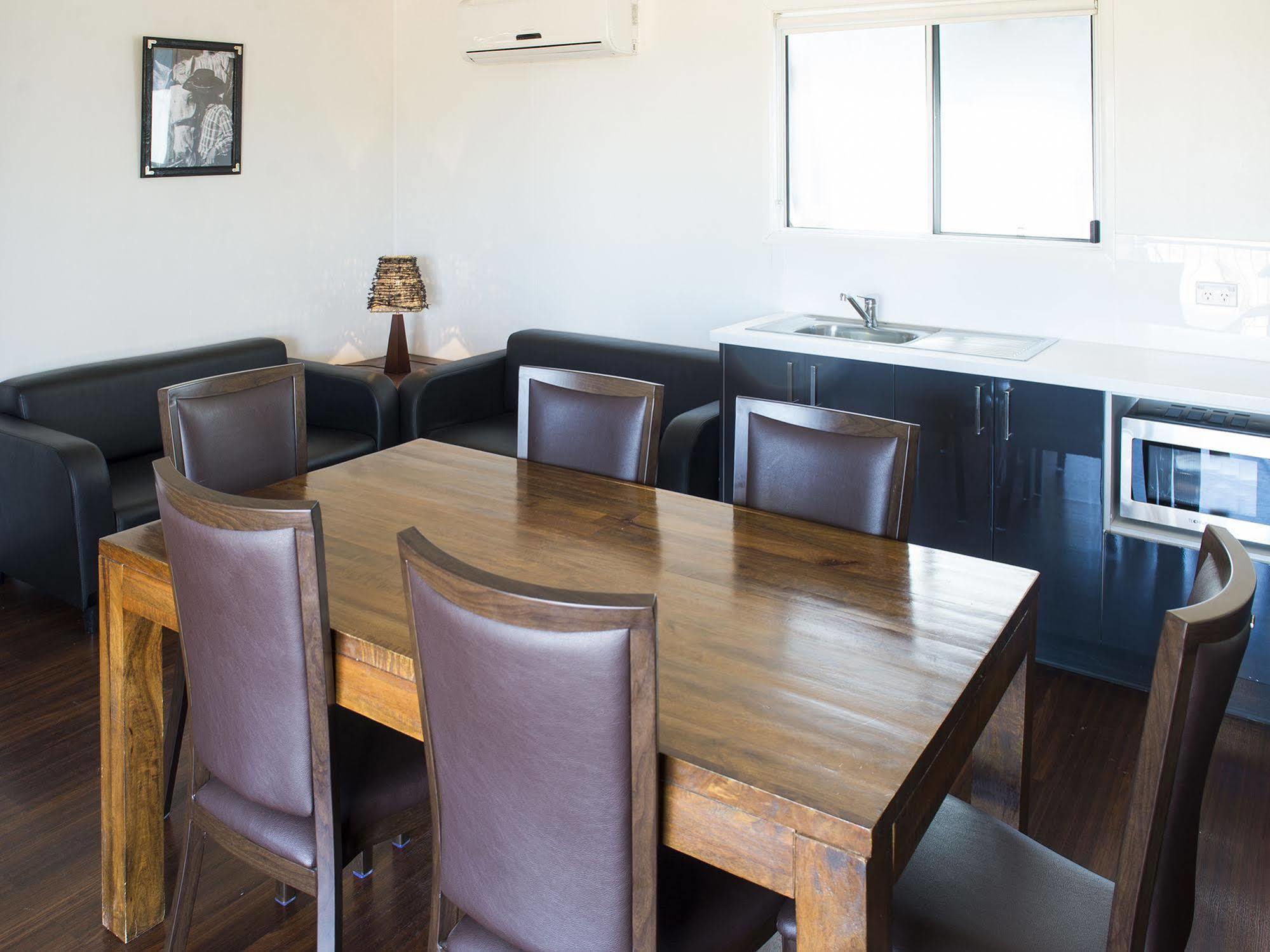 Saltbush Retreat Villa Longreach Buitenkant foto