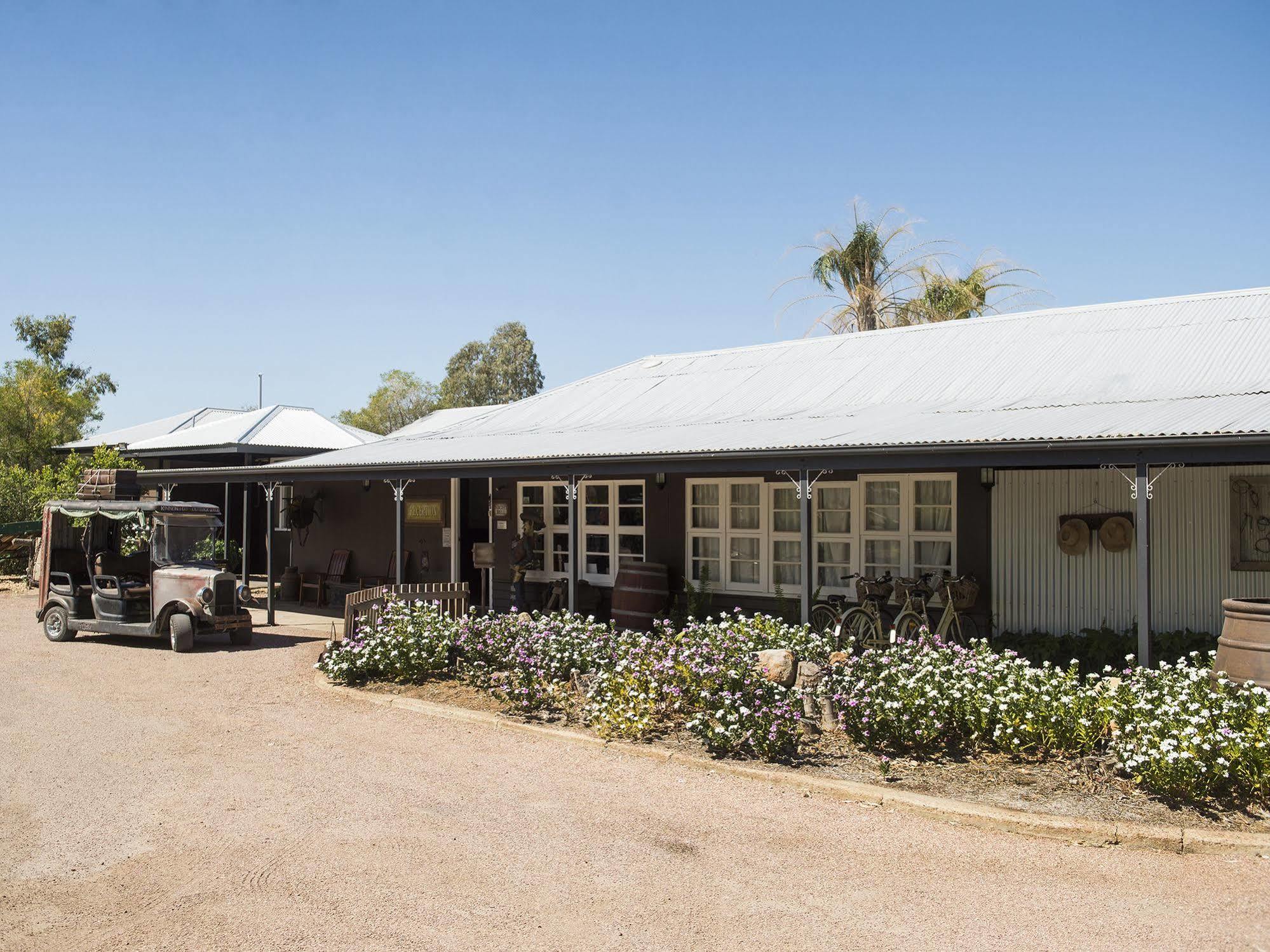 Saltbush Retreat Villa Longreach Buitenkant foto