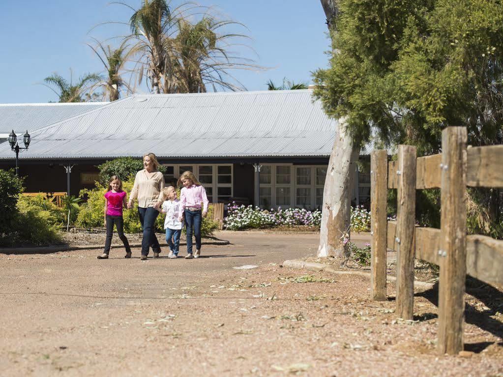 Saltbush Retreat Villa Longreach Buitenkant foto