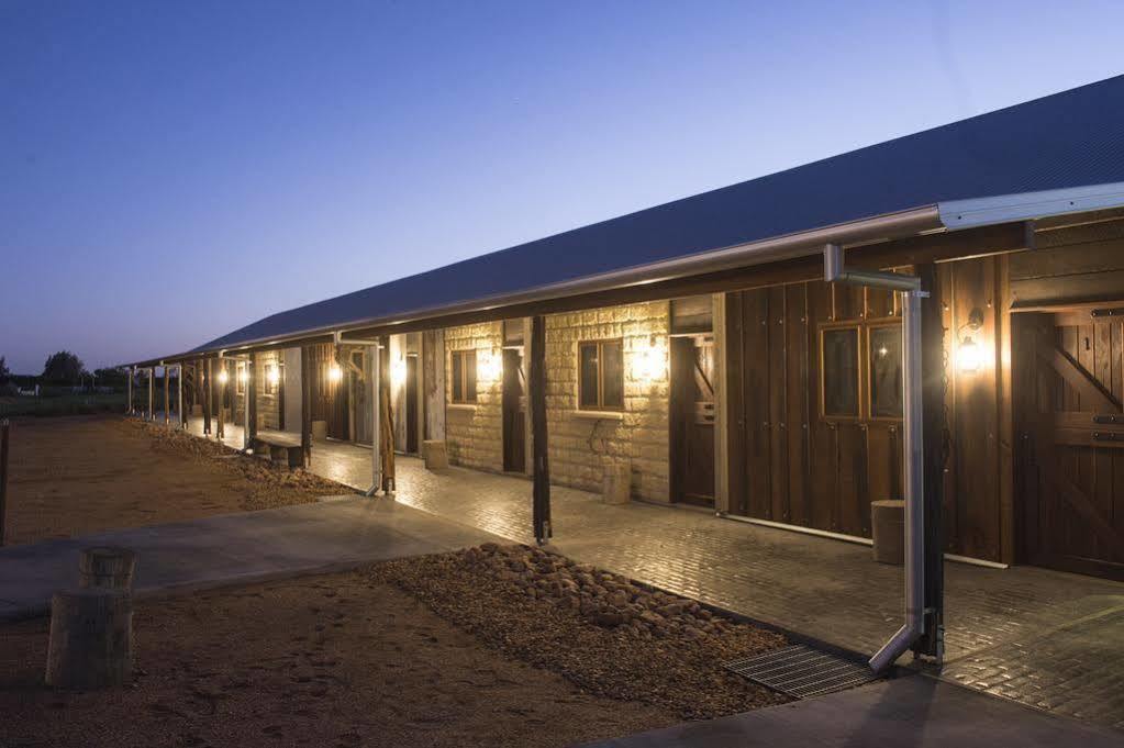Saltbush Retreat Villa Longreach Buitenkant foto